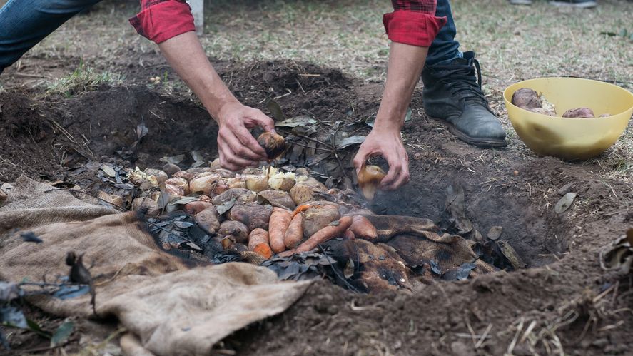 Los rituales y homenajes a la madre tierra son muy importantes para los pueblos originarios
