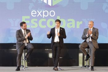 Axel Kicillof, presente en Escobar junto al intendente Ariel Sujarcuhk