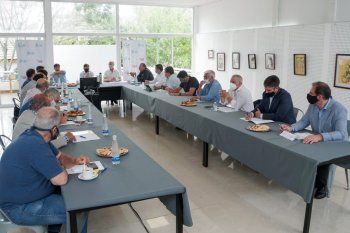 Kicillof convocó a los jefes comunales a una cumbre clave para este mediodía con el fin de analizar nuevas medidas sanitarias
