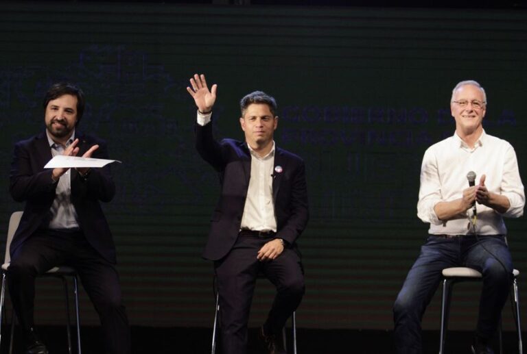 Axel Kicillof vs. oposición por “hacer cola para candidatearse”