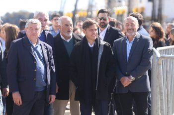 Un ultra K salió a agitar la bandera de la reelección de Axel Kicillof