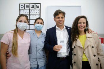Axel Kicillof puso el hombro y se aplicó quinta dosis contra el Covid-19