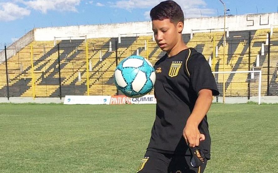 Kishi Núñez, flamante refuerzo de Boca, comenzó a jugar en AFA en Almirante Brown.