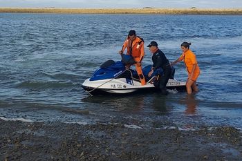El kitesurfista rescatado tenía 62 años y había perdido el control de la vela