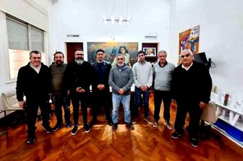 El gremio La Bancaria salió de gira por los municipios radicales a buscar apoyos para la polémica reforma del Banco Provincia. Falló. El gremio La Bancaria salió de gira por los municipios radicales a buscar apoyos para la polémica reforma del Banco Provincia. Falló.