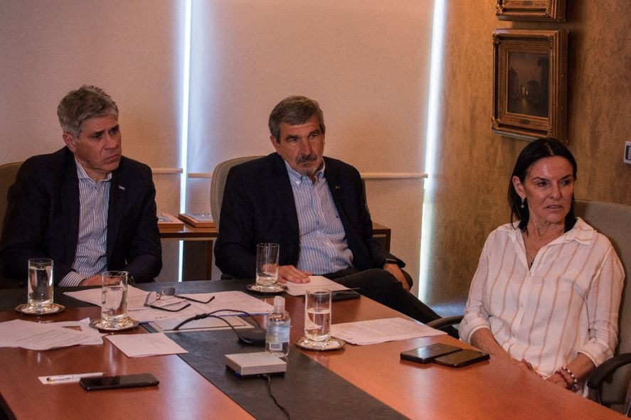 La compañía de energía YPF firmó un acuerdo con la Universidad John Hopkins para avanzar en investigaciones sobre transición energética.