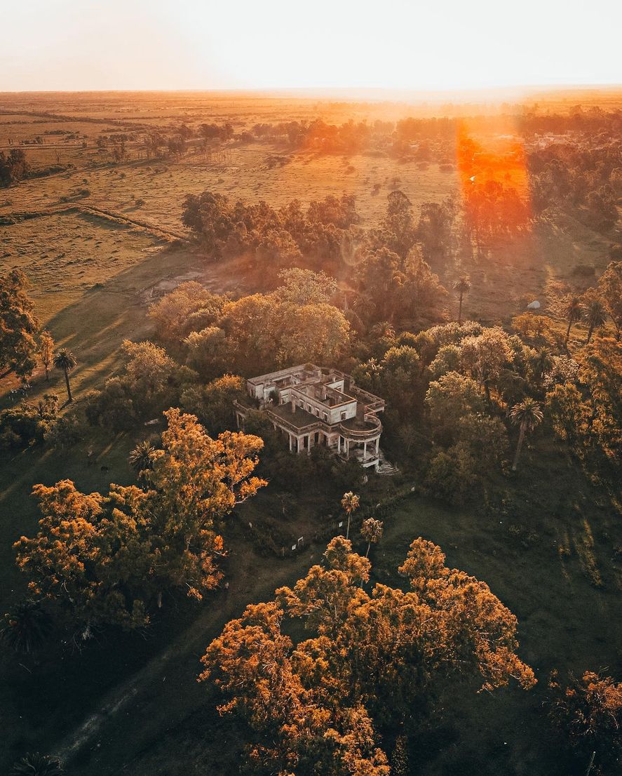 La construcción podría haber convertido este destino de la provincia de Buenos Aires en un lujoso balneario