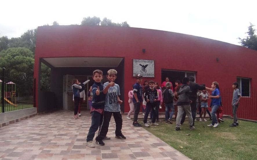 La Granja Los Pibes de Tandil brinda ayuda social y educativa a más de cien chicos 