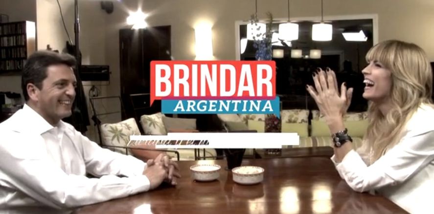 La imagen que promocionaba Clarín para vender la entrevista de Viviana Canosa a Sergio Massa en 2015, y que hoy borró decsus registros. Las redes lo trajeron nuevamente a la memoria. 