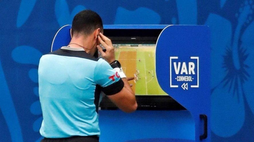 El VAR deberá esperar para el torneo pero la Supercopa de febrero podría tenerlo como protagonista.