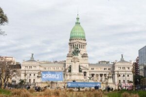 Desde el Congreso, trabajadores del Garrahan, universitarios y las dos CTA lanzan la resistencia contra los vetos