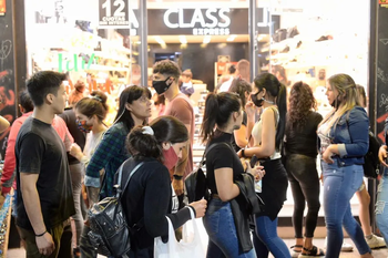 La Cámara Argentina de Comercio y Servicios indicó una baja de 65,1% en el número de locales inactivos (en venta, alquiler, o cerrados) en La Plata.