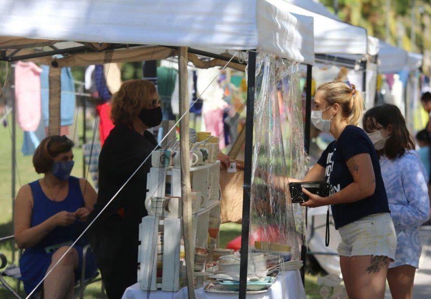 El protocolo para ferias en plazas incluye distanciamiento, barbijo y desinfección