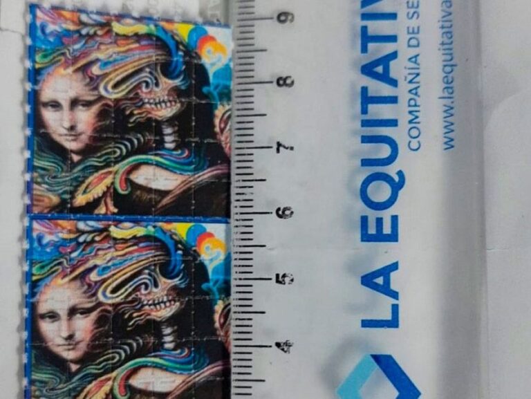 La Plata: capturan a pareja narco que llevaba en moto unas 2 mil microdosis de LSD