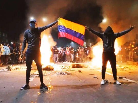 La Conmebol no detiene el fútbol pese a los disparos y la sangre derramada pero sí presentó la canción oficial de la Copa América.