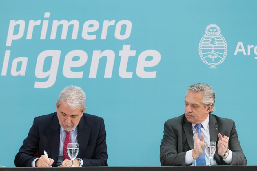 "La política de seguridad necesita que todos los días se estudie, se analice y se crezca" sostuvo Aníbal Fernández