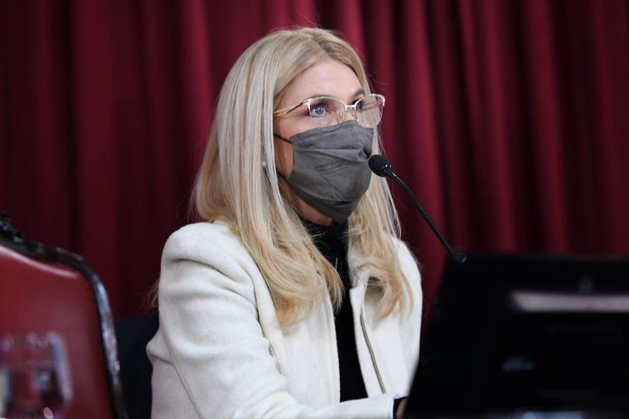 La presidenta del Senado, Verónica Magario, durante la sesión en la que se aprobaron los pliegos judiciales 