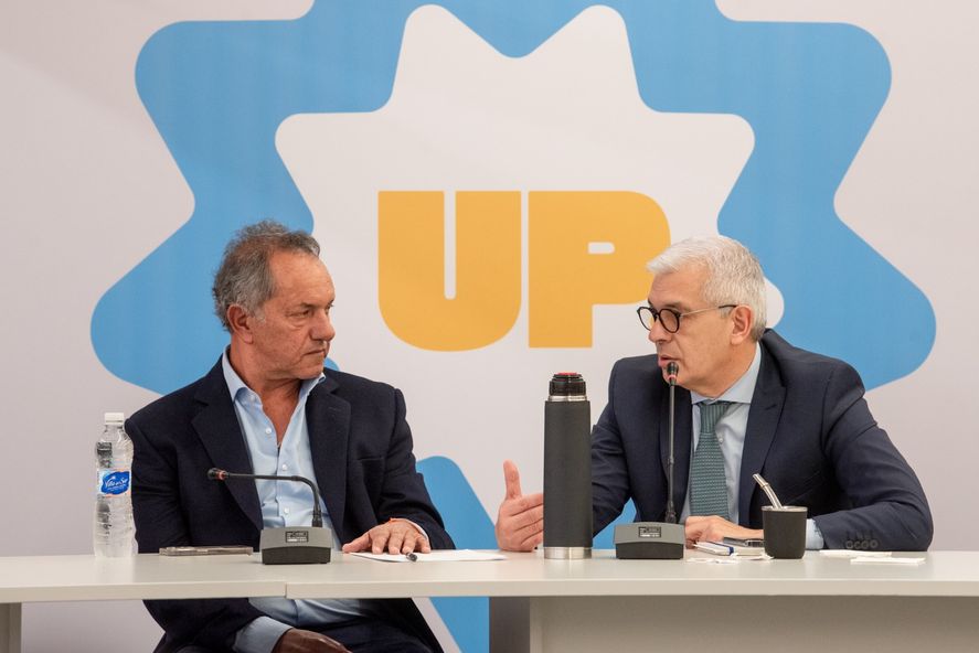 La reunión con empresarios Pyme fue coordinada por Daniel Scioli y Julián Domínguez. La reunión con empresarios Pyme fue coordinada por Daniel Scioli y Julián Domínguez.