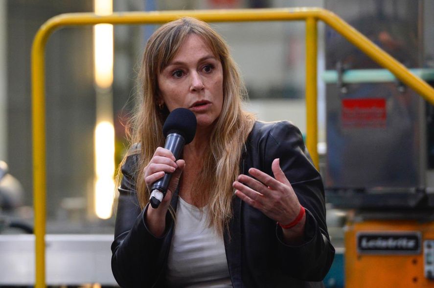 La senadora cercana a Cristina Kirchner, Juliana di Tullio, aseguró que quien tome las decisiones será Sergio Massa, si UxP llegara a ganar las elecciones. La senadora cercana a Cristina Kirchner, Juliana di Tullio, aseguró que quien tome las decisiones será Sergio Massa, si UxP llegara a ganar las elecciones.