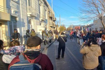 Cuestionan a Sergio Berni por avalar traslados de policías