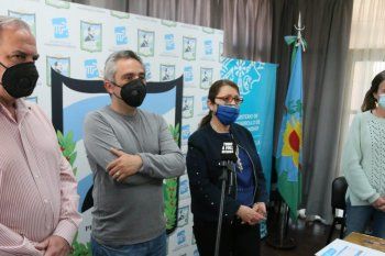 Andrés Larroque junto a Bianca Cantero. Desde el Ministerio de Desarrollo de la Comunidad pusieron un ultimátum a las tomas en Guernica.