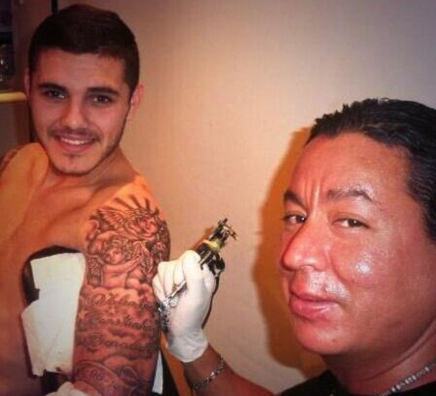 Las diferentes fotografías que utiliza la cuenta inglesa de escándalos de futbolistas, para narrar la historia de Wanda Nara, Mauro Icardi, y Maxi López