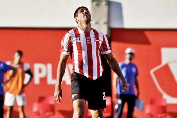 Leandro Díaz luego de errar una jugada clara en el Clásico Platense.