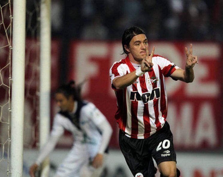 Leandro González y su festejo de gol en Estudiantes