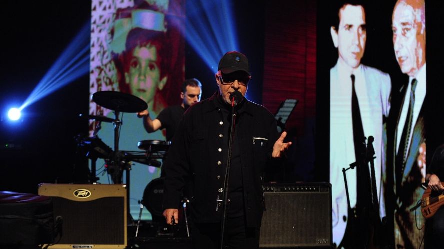 León Gieco también dijo presente en el homenaje de la TV Pública a Juan Alberto Badía