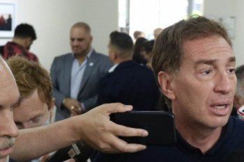 Leonardo Cositorto al fondo, durante una conferencia de Diego Santilli. ¿Cuál es la relación entre el empresario y líder de Generación Zoe y el diputado nacional del PRO?