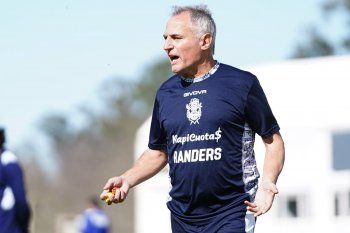 Leonardo Madelón ultima detalles de cara al estreno del miércoles de su Gimnasia