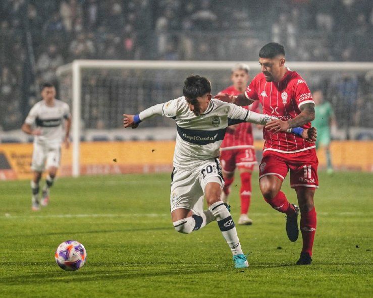 Alan Lescano en el partido entre Gimnasia y Huracán por la Liga Profesional (Foto: Prensa GELP) Alan Lescano en el partido entre Gimnasia y Huracán por la Liga Profesional (Foto: Prensa GELP)