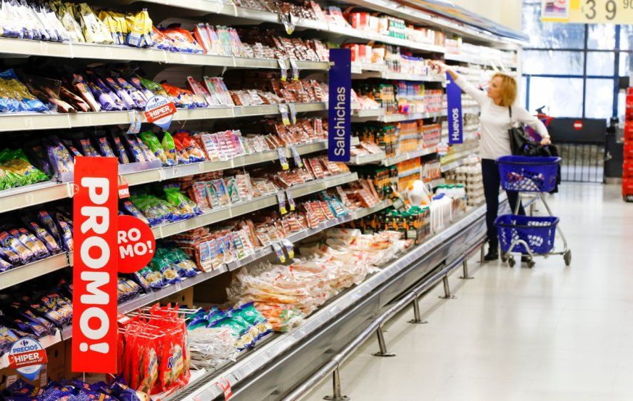 Los comercios de la Ley de Góndolas deberán resaltar los productos de menor precio