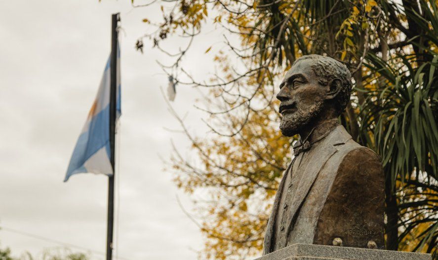 Monumento a Manuel J. Cobo, fundador de Lezama