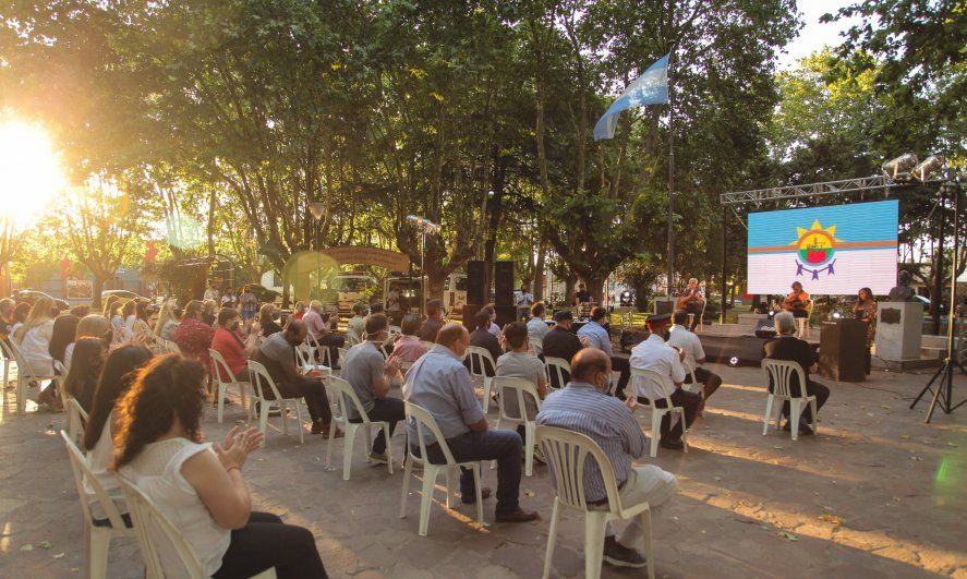 Acto aniversario de Lezama (11 años) en la Plaza de la Autonomía.