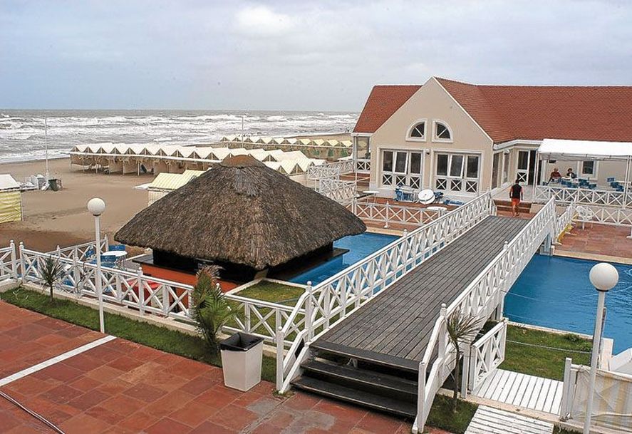 Limpieza de playas en Pinamar: el antes y después del adiós a los escombros