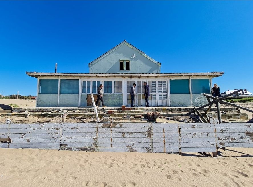 Limpieza de playas en Pinamar: el antes y después del adiós a los escombros