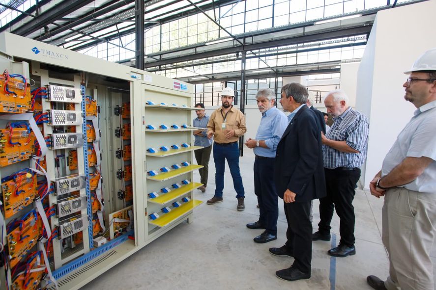 La fábrica de celdas para las batrerías de litio está ubicada en el Bosque de La Plata. 