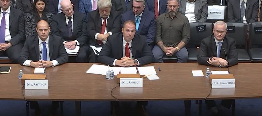 Los 3 militares de EEUU que testificaron como nunca antes frente a representantes demócratas y republicanos, sobre lo que se denominaba fenómeno OVNI y ahora es UAP (por sus siglas en inglés) 