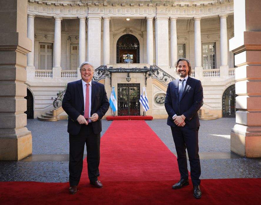 Los cancilleres de Uruguay, Francisco Bustillo, y de Argentina, Santiago Cafiero, en el Palacio San Martín. 
