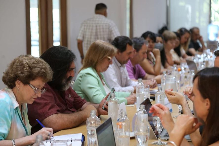 Los gremios docentes aceptaron la oferta salarial de la Provincia