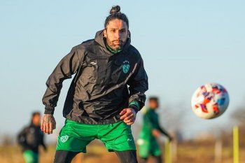Lucas Castro ya entrenó con el plantel de Sarmiento de Junín.