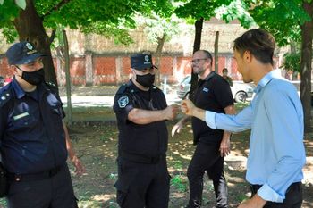 un policia y custodio del intendente de moron mato a un hombre que intento asaltarlo