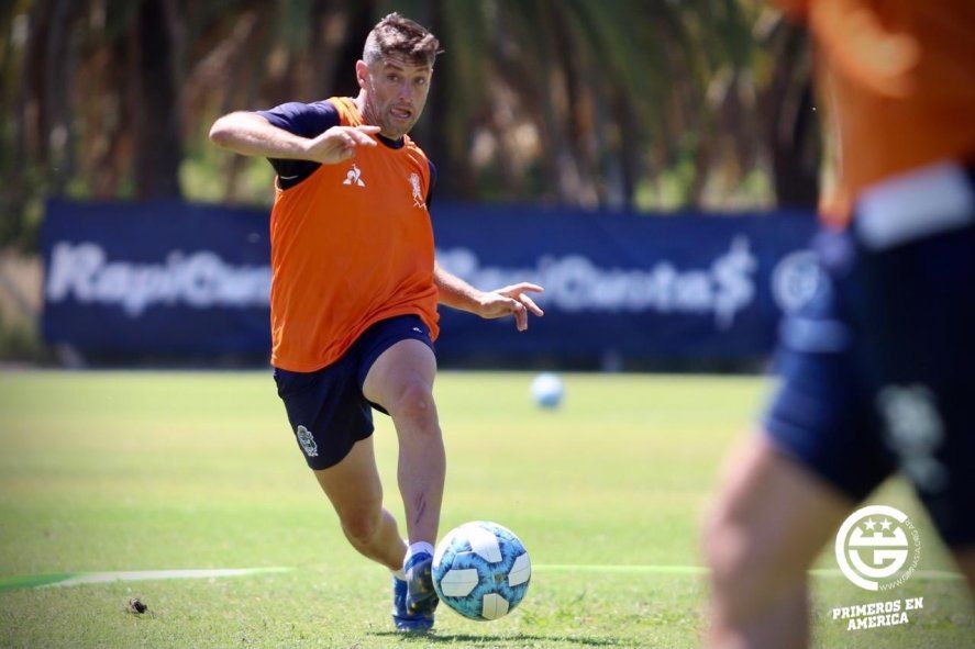 Lucas Licht durante una práctica de Gimnasia