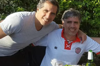 El fiscal Luciani abrazado al juez Uriburu.