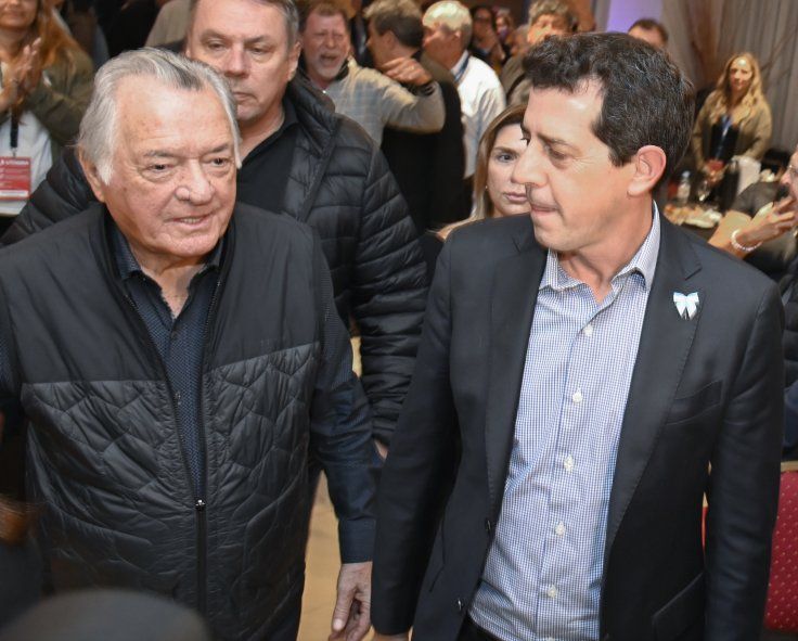 Luis Barrionuevo recibió a Wado de Pedro en un plenario de la UTHGRA y le manifestó su apoyo en una eventual candidatura presidencial. Mayo de 2023.