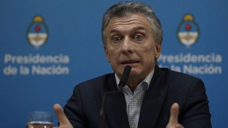 Macri arrancaría el segundo tiempo perdiendo por goleada