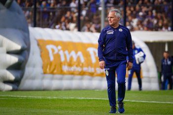 Leonardo Madelón, DT de Gimnasia, en el Estadio del Bosque. (Foto: prensa GELP)