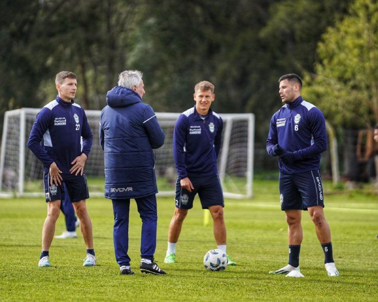 Leonardo Madelón con Franco Soldano y Guillermo Enrique en Gimnasia