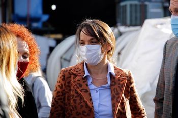 malena galmarini visito una pyme en tigre, que podria proveer a aysa canerias sustentables